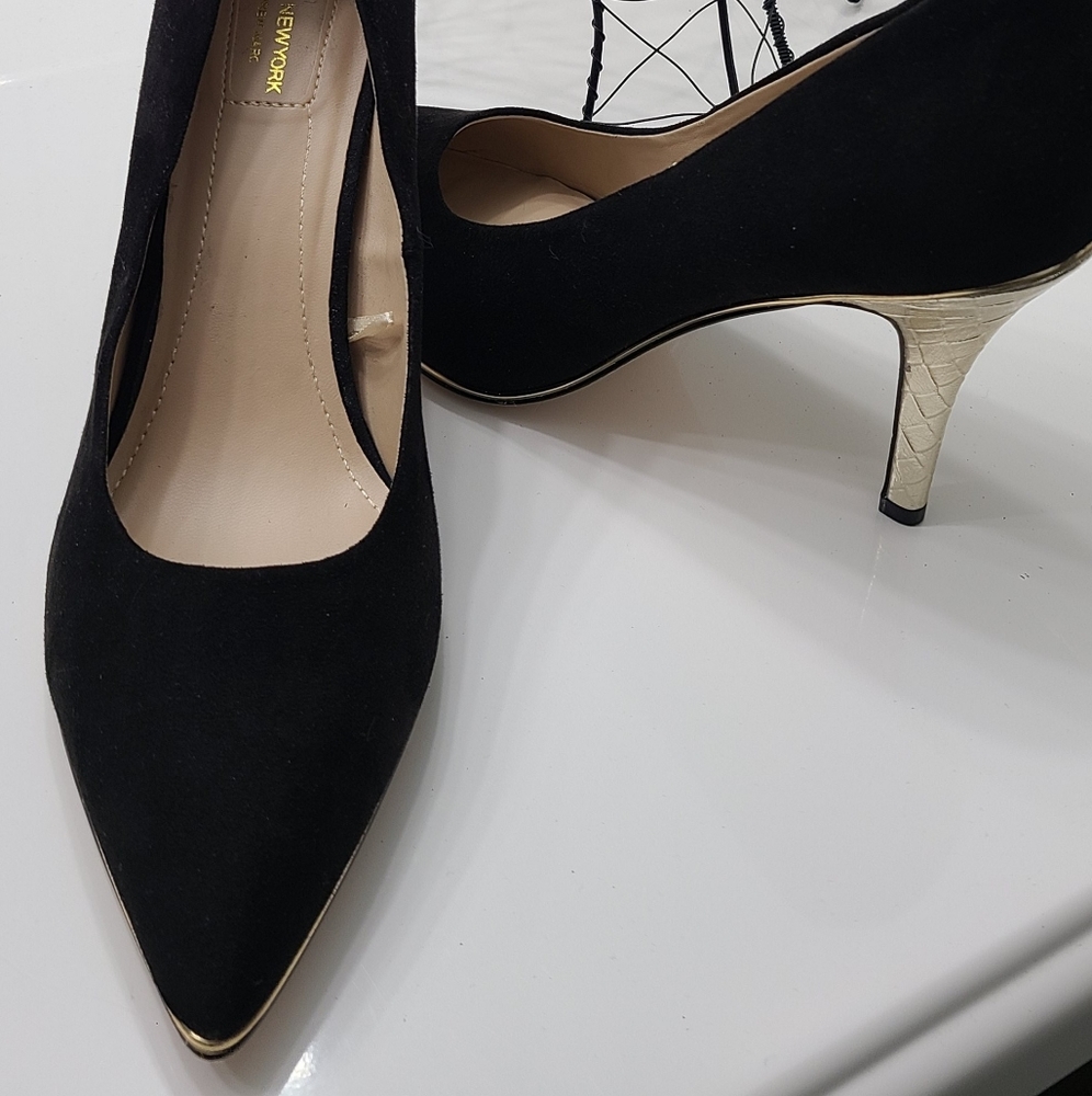 Andrew Marc NY heels